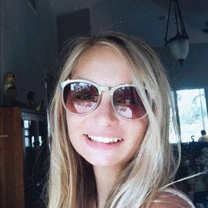 Meet your Posher, Tina